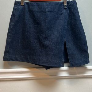 NWOT Zara denim skort